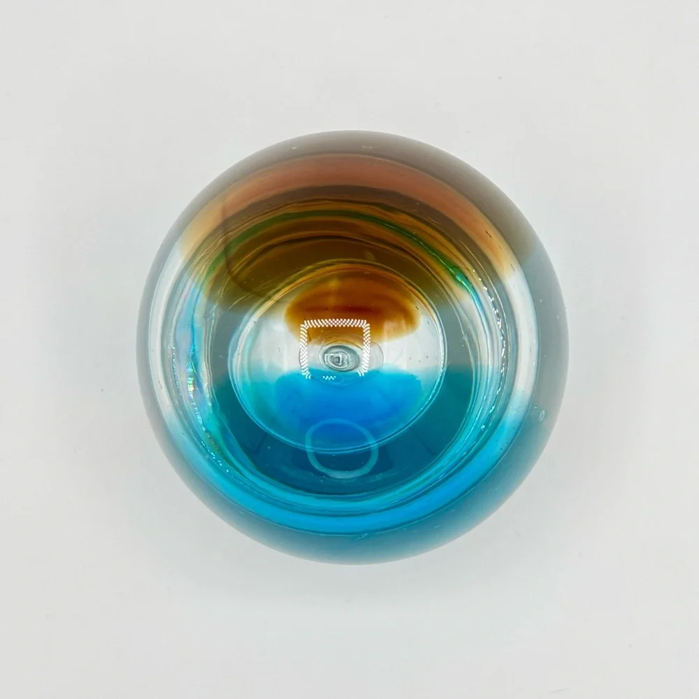 This is a vintage Murano-style egg-shaped art glass paperweight. - Picture 5 of 5